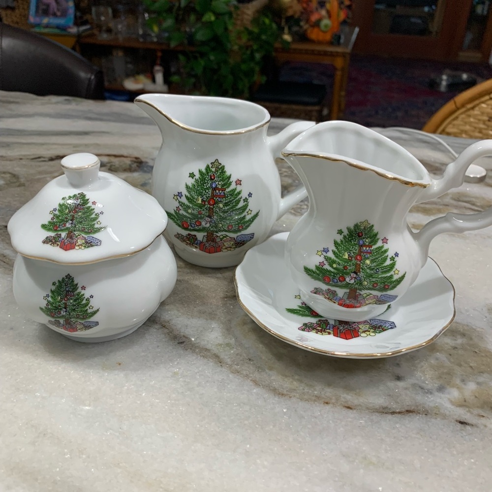 Holiday Sugar and Creamer Ceramic Set